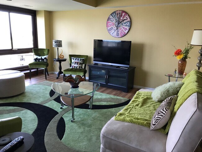 Building Photo - Beautiful Condo for Rent