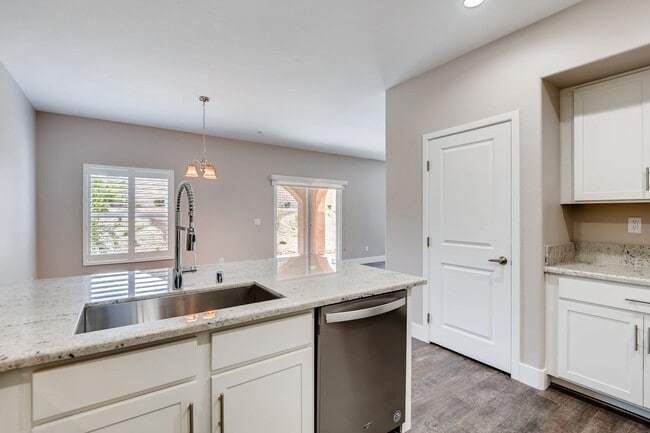 Building Photo - 845 Pantara Pl