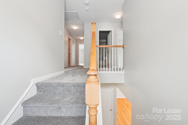 Building Photo - 14417 Laurel Tree Ln
