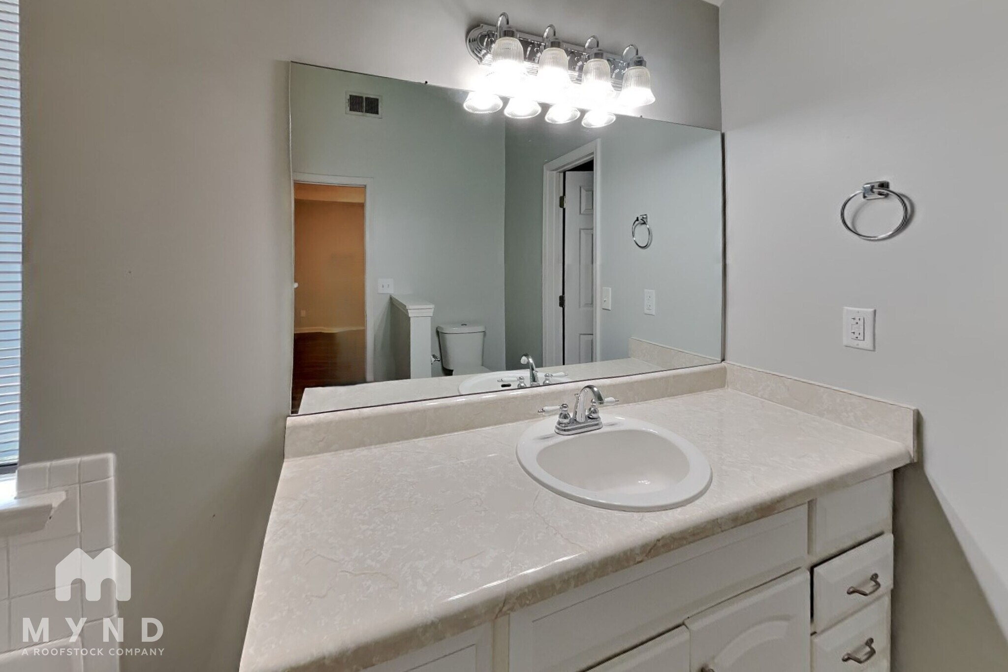 Building Photo - 10851 Southshore Ct