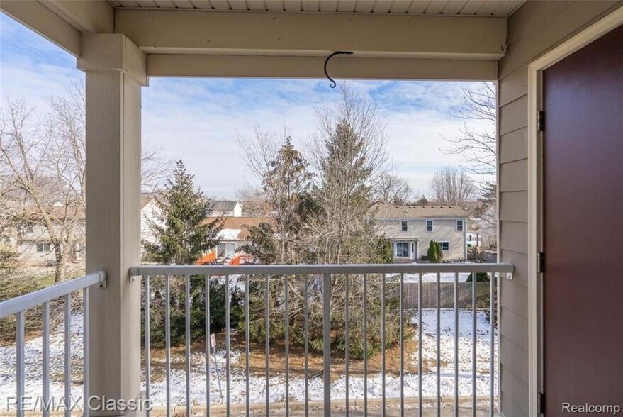 Building Photo - 3072 Schoolhouse