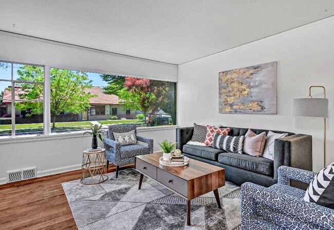Building Photo - 1 BedRoom, 1 Shared Bath, Common Area Shar...