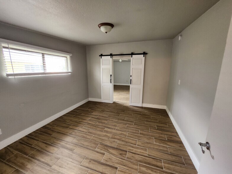 Bedroom 1 - 1405 S Farmer Ave