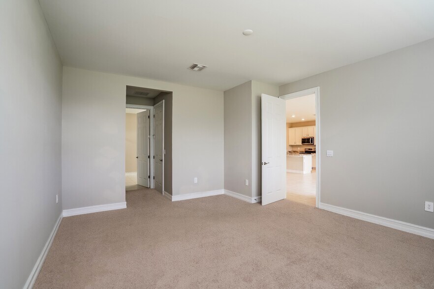 Building Photo - 603 Vinca Rosea