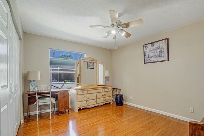 Building Photo - 1030 Sweet Briar Pl