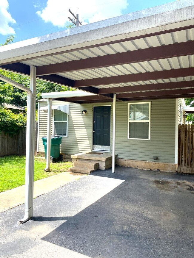 Building Photo - Studio Garage Apt in NW OKC YOUNGS ENGLEWOOD ADD