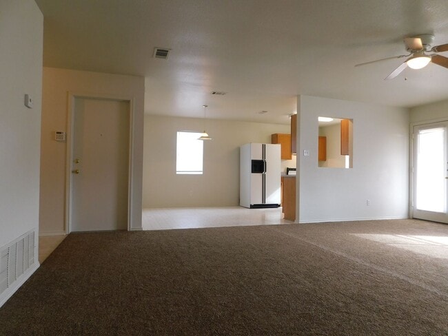 Building Photo - Available NOW!!!! Gorgeous 1 story, 3 bedroom, 2 bath, 1 car garage home. Spacious living room an...