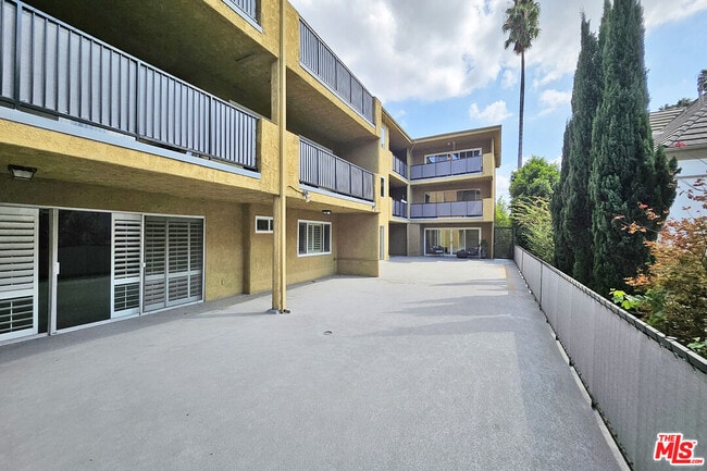 Building Photo - 382 E California Blvd