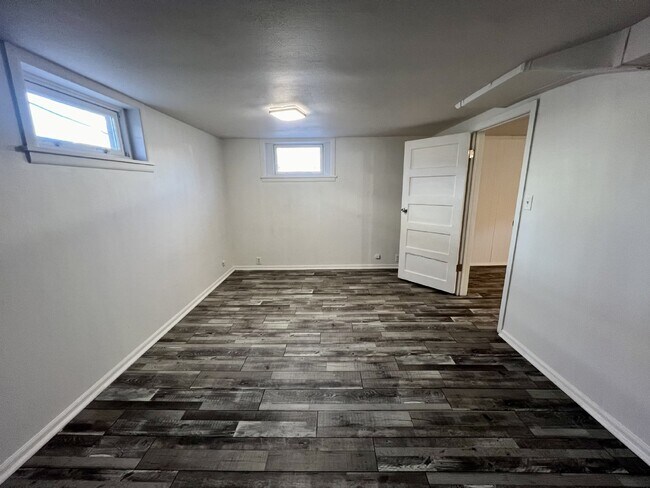 Building Photo - Recently updated basement apartment ready now!