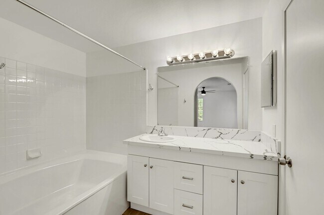 Building Photo - Remodeled 2 bedroom condo
