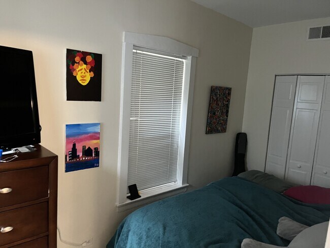 Building Photo - 3418 N Seminary Ave