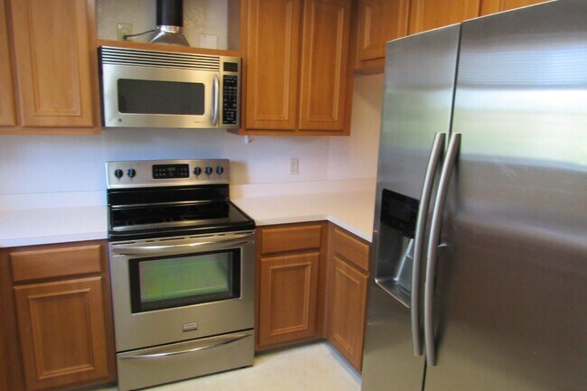 Building Photo - Well Kept 2 Bed/1 Bath Upstairs Condo in South Livermore