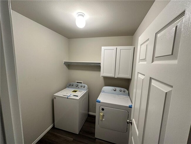 Building Photo - 2823 W Emil Dr