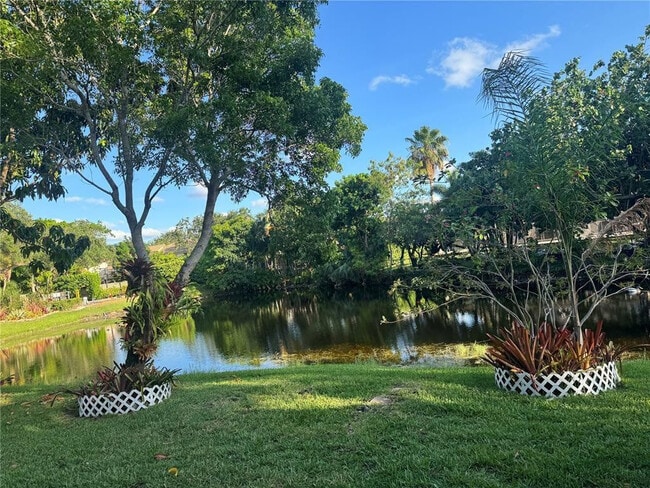 Building Photo - 761 E Coco Plum Cir