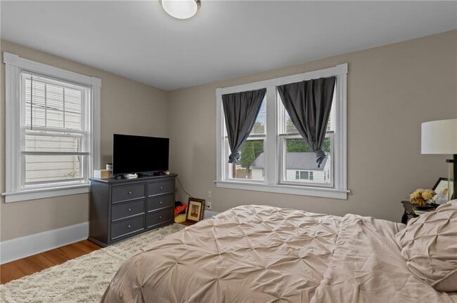 Building Photo - 44 Bedlow Ave