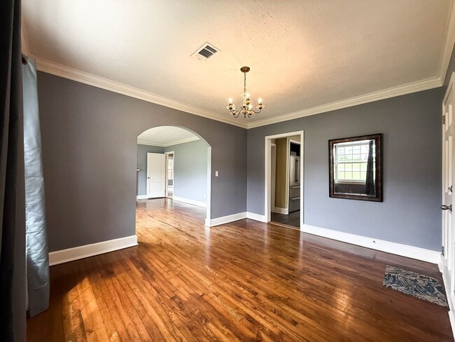 Building Photo - 2515 Camille Dr