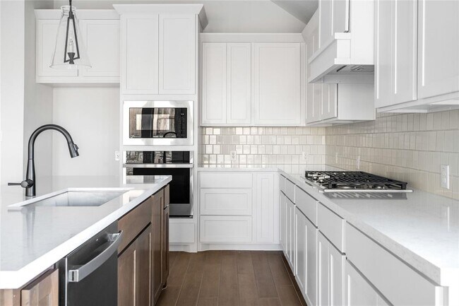 Building Photo - 639 Bay Breeze Dr