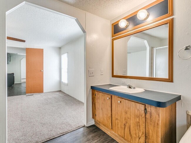 Building Photo - 3bed/2bath Mobile Home Available on 1.3 Acres in Noble!