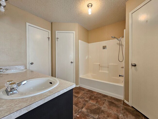 Building Photo - 1507 Nina Dr