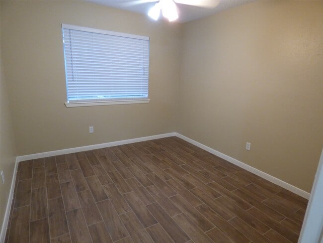 Building Photo - 1242 Park Ln