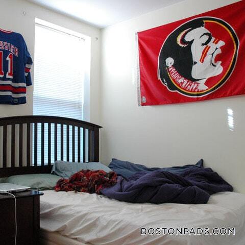 Building Photo - 220 Hanover St