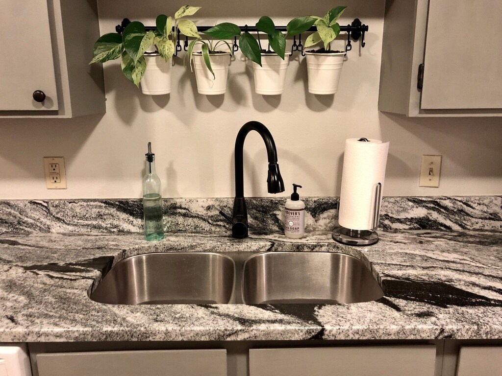 Kitchen Faucet - 1150 Inca St