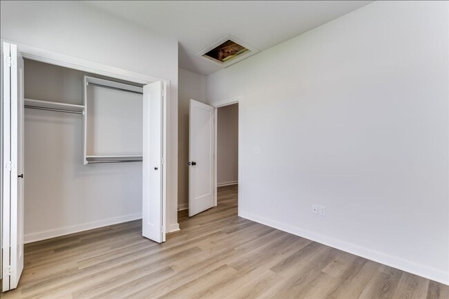 Building Photo - 5037 N Vassar Ave