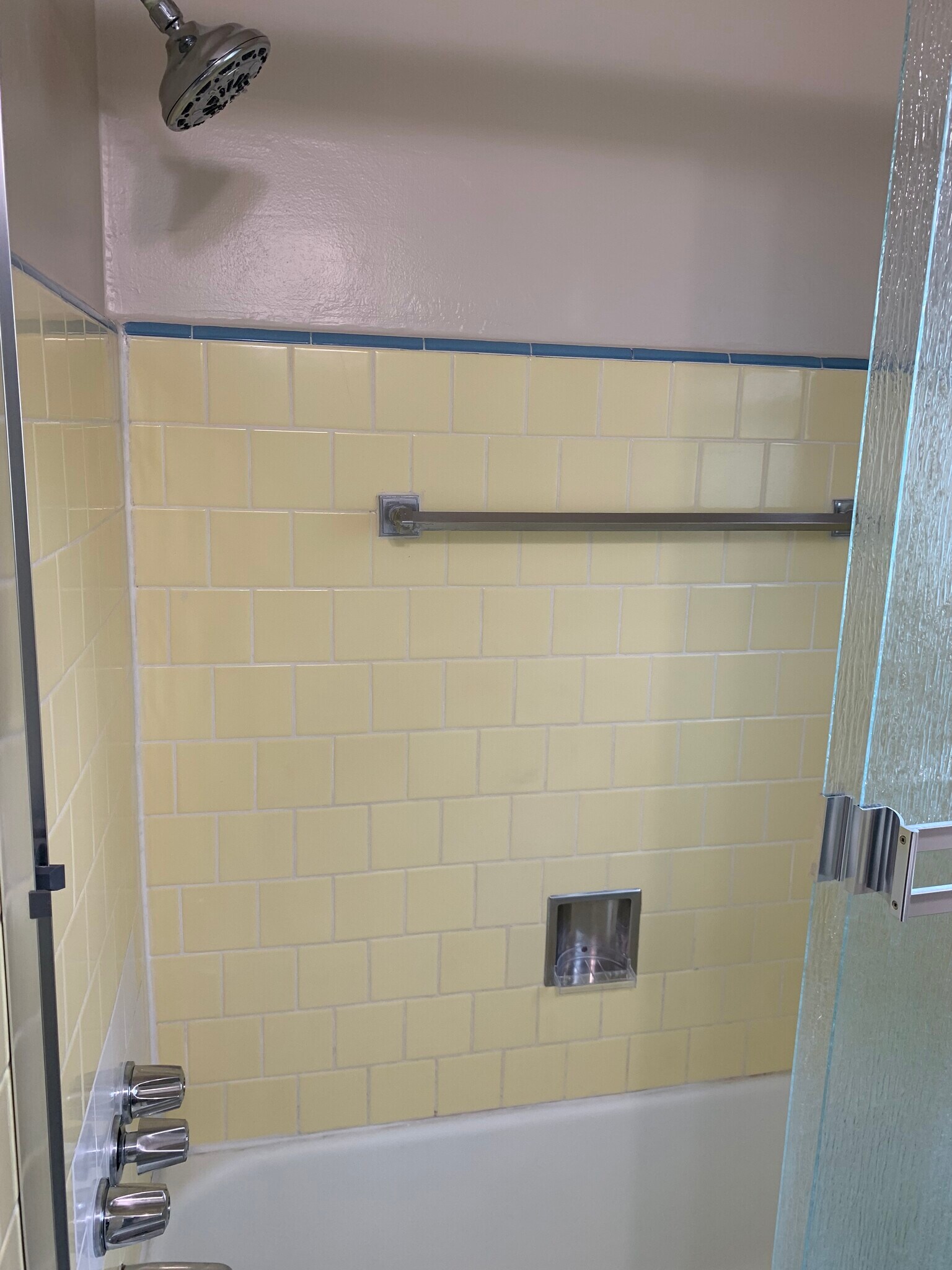 Building Photo - 415 Laurent St