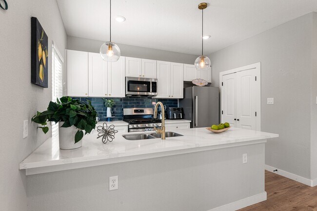 Building Photo - 8357 Tate St