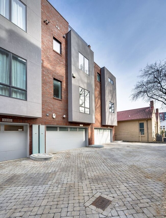 Building Photo - Stunning 3BE/3.5BA brownstone in the heart of historic Germantown!