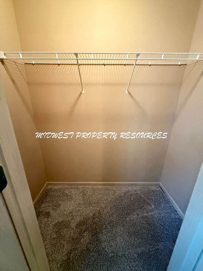 Building Photo - Highly Desired 3 Bd End Unit For Lease
