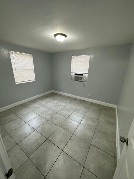 Building Photo - 2004 Palafox St