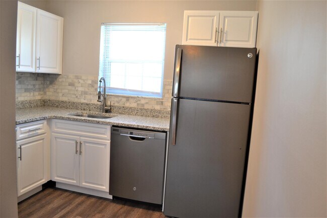 Building Photo - 3807 Ferdinand Pl