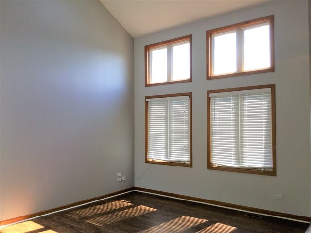 Building Photo - 262 Lakeview Ct