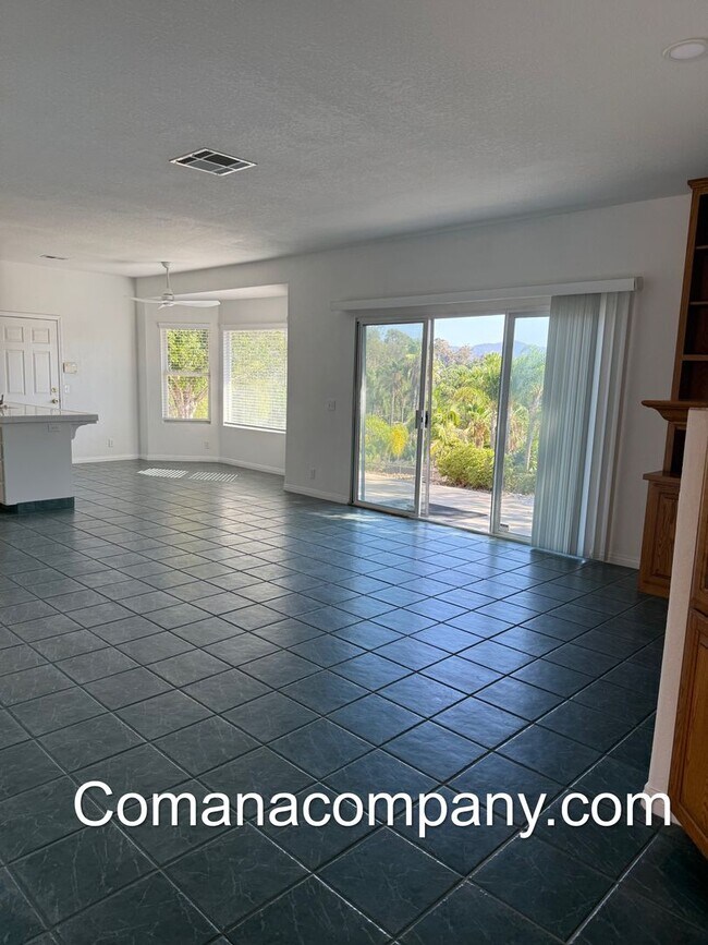 Building Photo - Gorgeous, spacious 3BR/2BA w views, yard, ...
