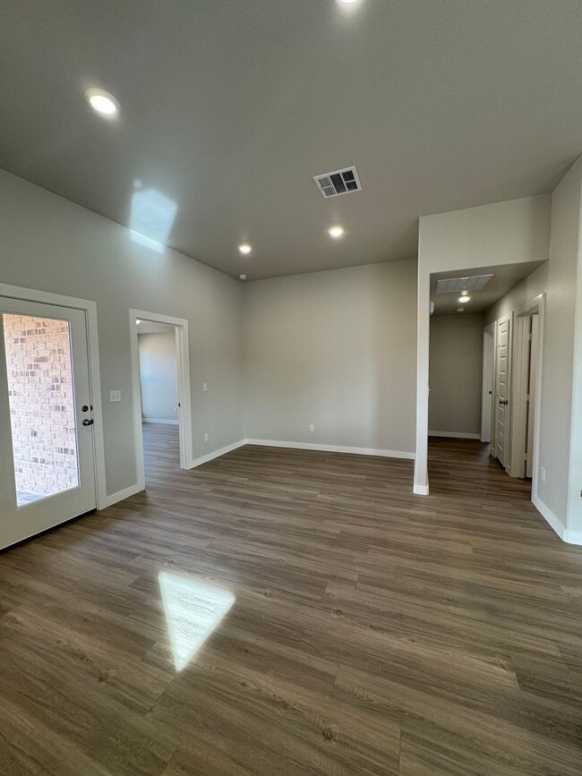 Building Photo - New Built 2024 1/2 off 1st month's rent *s...