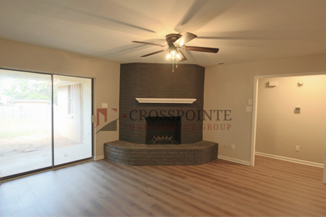 Building Photo - Tour Today! Newly Remodeled 3 Bedroom 2 Bath 2 Car Garage Duplex!