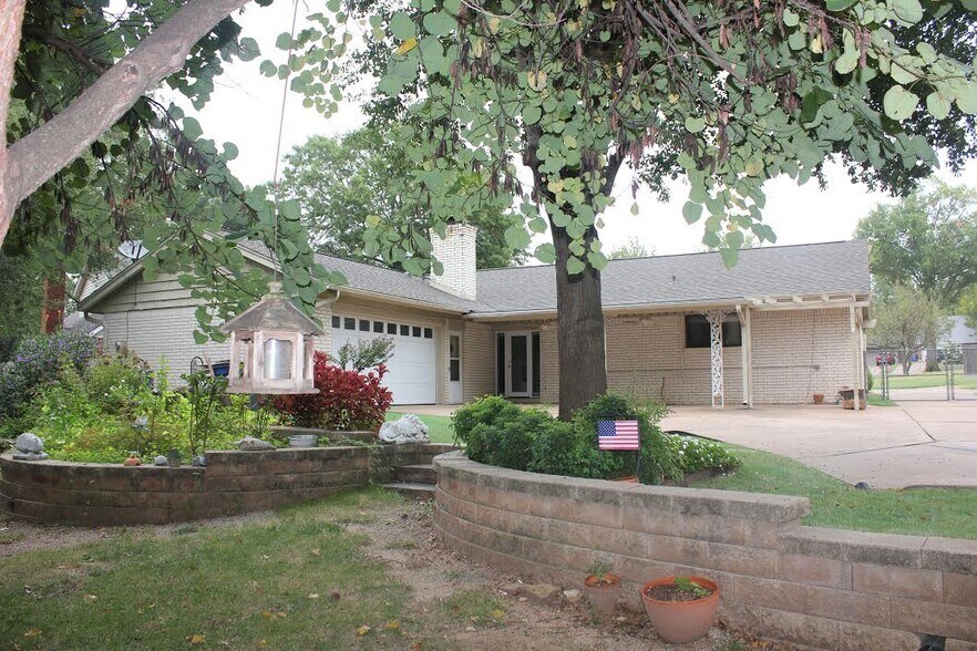 Building Photo - 6928 S 73rd E Ave