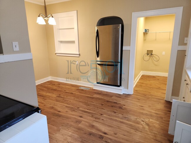 Building Photo - Addorable Newly Updated 3 Bedroom 2 Bathroom Hillcrest Cottage Minutes From UAMS!!!