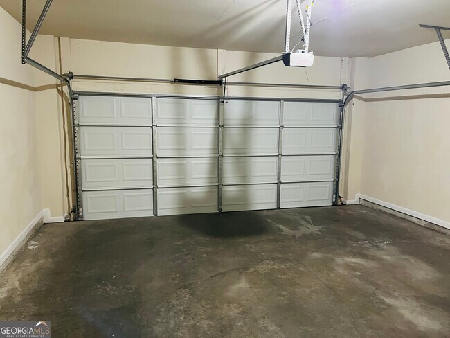 Building Photo - 2042 Appaloosa Way