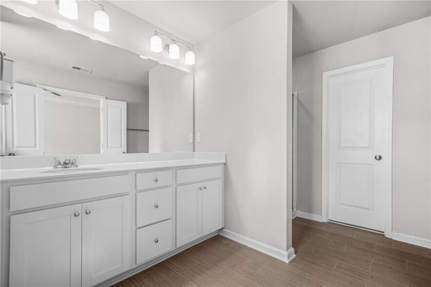 Building Photo - 3181 Meadowstone Ln SW