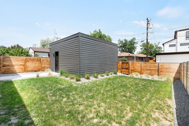 Building Photo - Luxury 5BD, 6BA Home 1 Block From Sloan's Lake