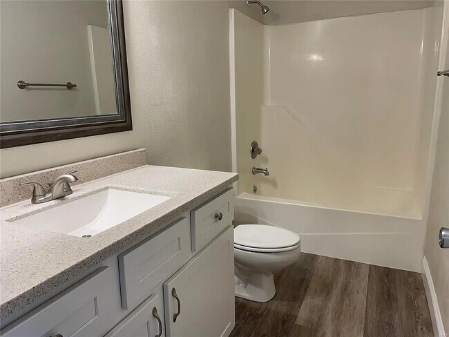 Building Photo - 711 Plankway Dr
