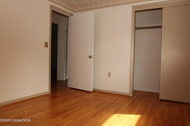 Building Photo - 73 Birchwood Ln