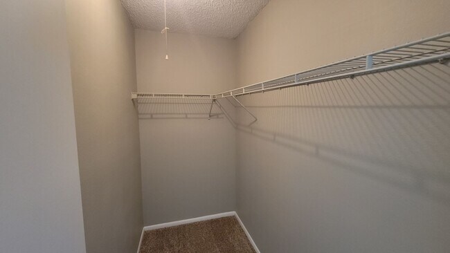 Building Photo - Gated, Updated 2 bedroom, 1 bath Condo in ...