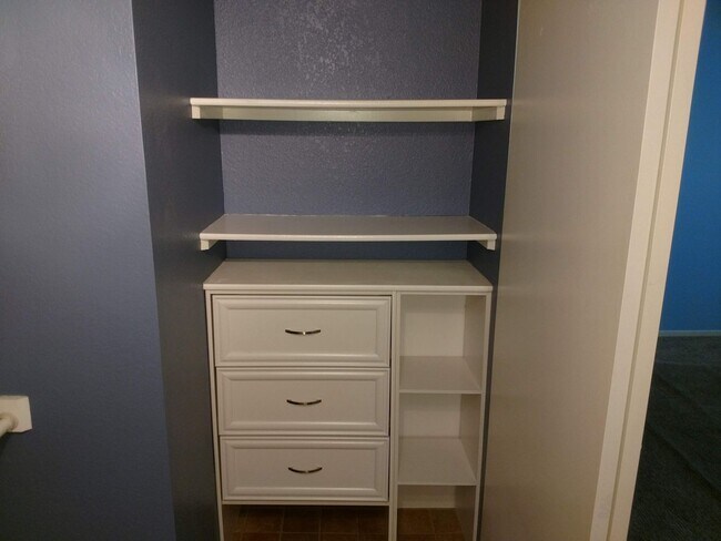 Building Photo - Henderson 4 Bedroom