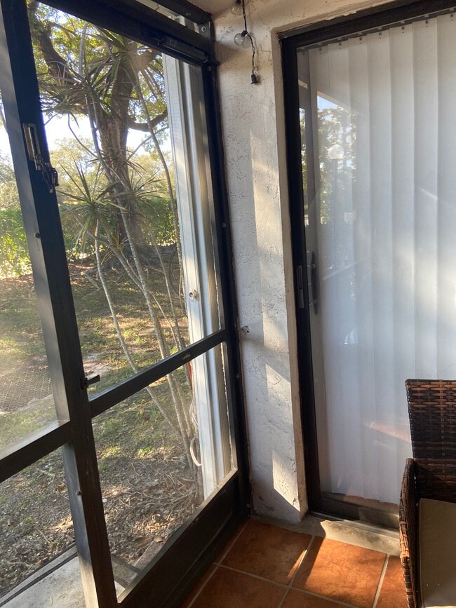 Building Photo - 9641 Riverside Dr