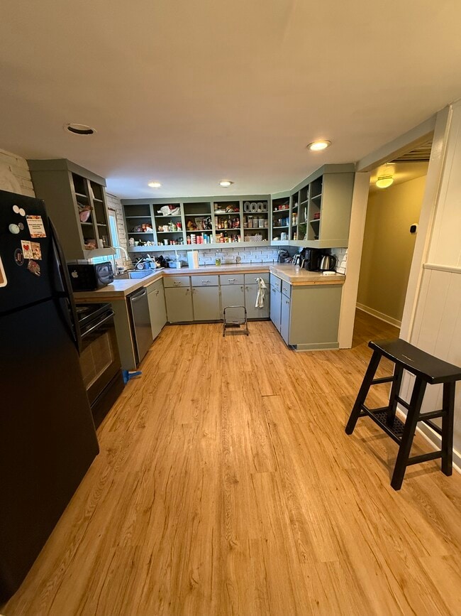 Building Photo - 45 Hazel St