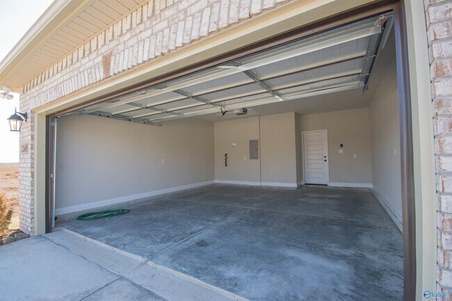 Building Photo - 12605 Juniors Dr