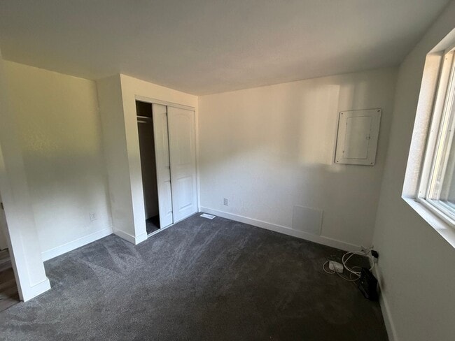 Building Photo - Spacious 3-Bed + Flex Room on Private Fenced 2 Acres, Huge Shop